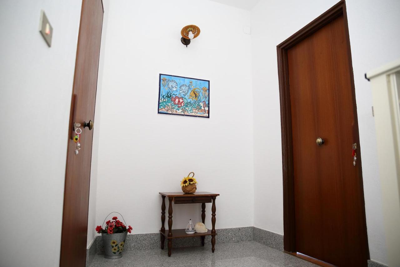 Villa Yellow House Ліката Номер фото