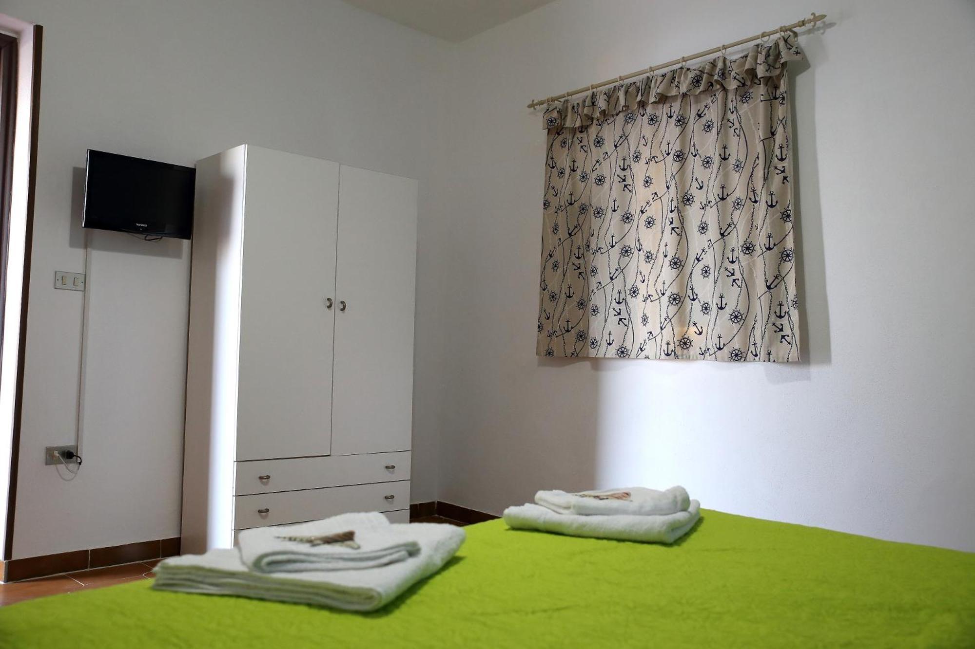 Villa Yellow House Ліката Номер фото
