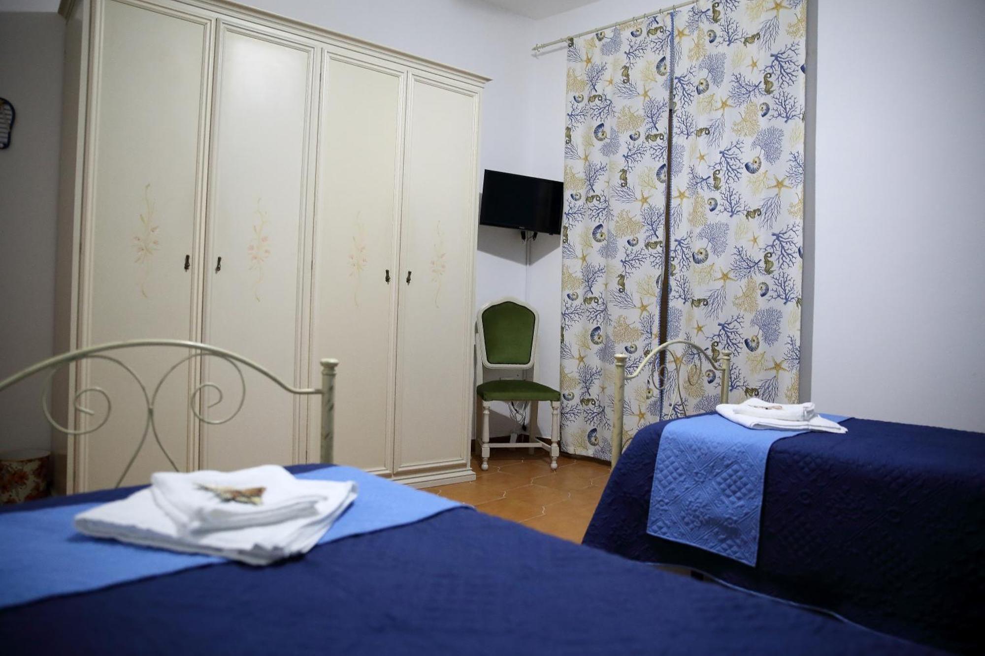 Villa Yellow House Ліката Номер фото